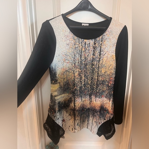 Ladies top, beautiful tree detail and‎ lace sides. Measurements in pics. 90s - Picture 1 of 6